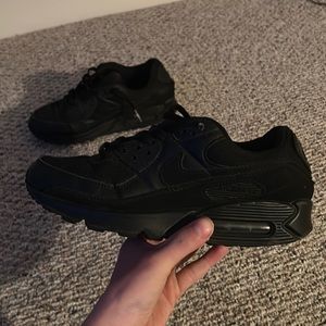 Nike air maxes im trying to get rid of them meet somewhere near forest park spfd